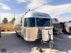  Airstream International Serenity 27FB TWIN